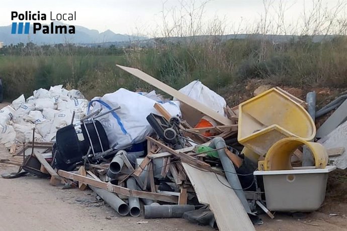 Vertido ilegal en Son Ferriol.