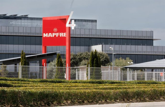 Archivo - Fachada de la sede de Mapfre, a 10 de abril de 2023, en Madrid (España). 