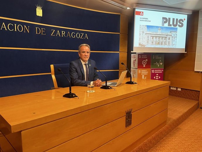 El presidente de la DPZ, Juan Antonio Sánchez Quero, en la sala de prensa de la institución provincial.