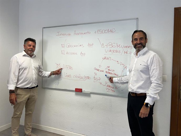 El portavoz socialista en el Ayuntamiento de Málaga, Daniel Pérez, y el edil Jorge Quero