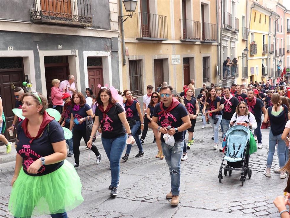 Archivo - Desfile de peñas en San Mateo.