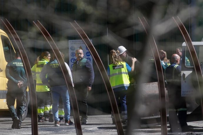 Archivo - Efectivos de emergencias durante las labores de búsqueda de las víctimas del accidente en la mina de Cerredo, a 31 de marzo de 2025, en Degaña, Asturias (España).