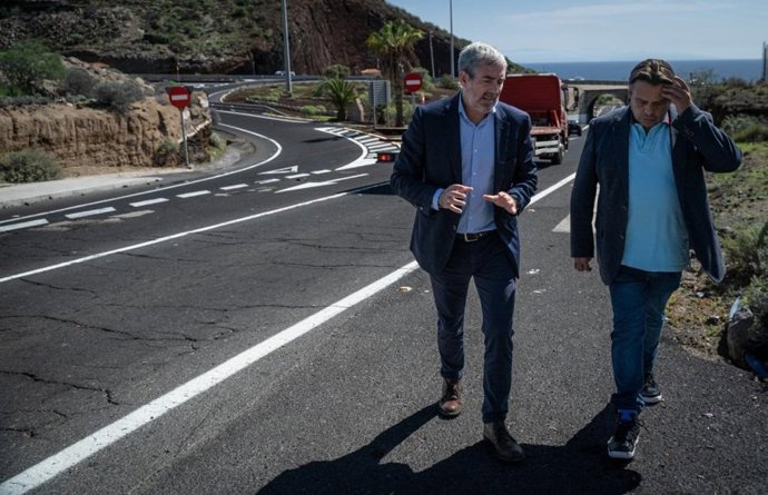 Archivo - El secretario general nacional de Coalición Canaria y candidato a la Presidencia de Canarias, Fernando Clavijo, y el acalde de Güímar, Gustavo Pérez