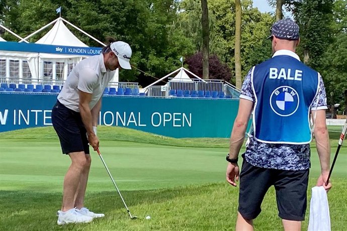 Archivo - 20 June 2023, Bavaria, Munich: Former professional soccer player Gareth Bale takes part in a practice session ahead of the BMW International Golf Open. Photo: Christian Kunz/dpa