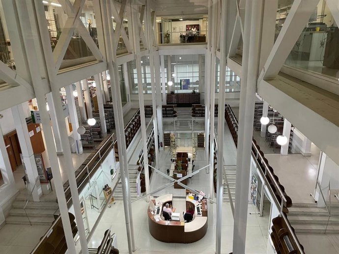 Interior de la Biblioteca Pública Provincial de Granada, gestionada por la Consejería de Cultura y Deporte.