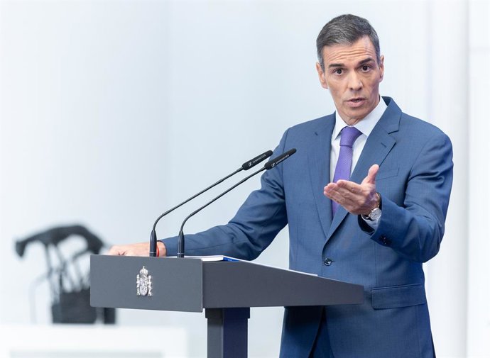 El president del Govern, Pedro Sánchez, compareix davant dels mitjans de comunicació per a fer balanç del curs polític, a 28 de juliol del 2025, a Madrid (Espanya).