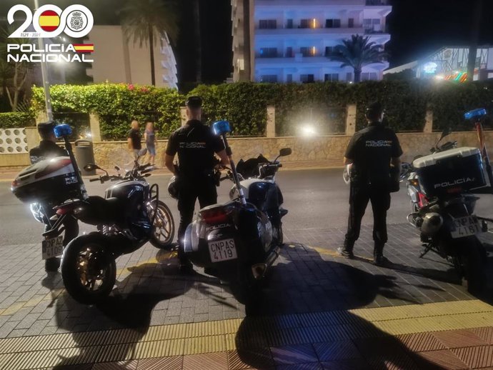 Agentes de la Policía Nacional en Playa de Palma