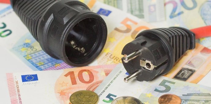 La energía eléctrica, por cuarto año consecutivo, mantiene el primer puesto la energía eléctrica, con 831 peticiones de información atendidas (un 27,31% del total).