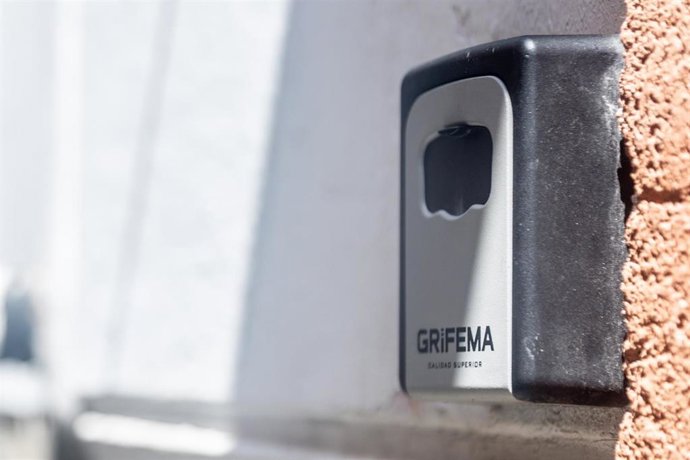 Caja de llaves de un apartamento turístico.