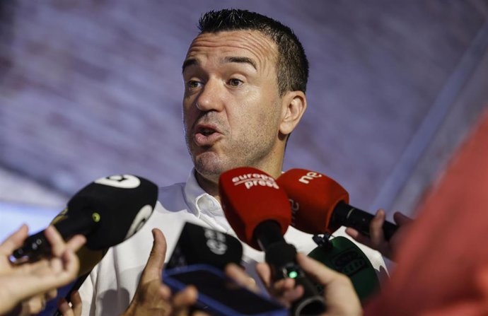 El presidente de la Diputación, Vicent Mompó, supervisa las obras de la Plaza de Toros, a 18 de julio de 2025, en Valencia, Comunidad Valenciana (España). La Diputación de Valencia ha invertido 1,2 millones de euros en las obras de remodelación de la plaz