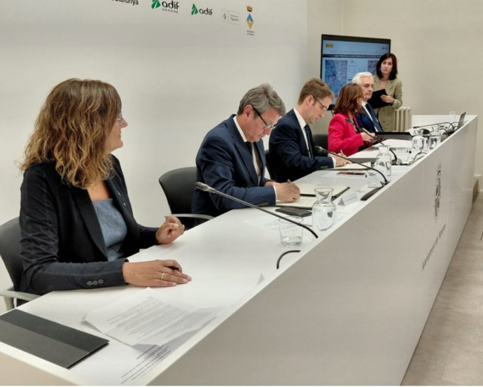 Momento de la firma del protocolo.