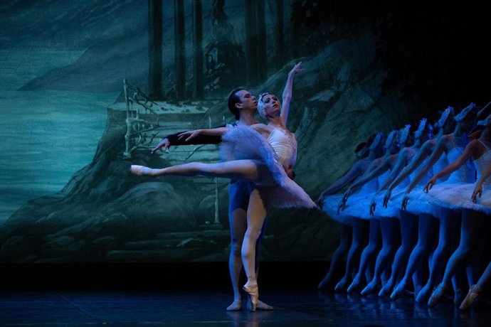 Archivo - El Ballet de Kiev regresa a España con 'El lago de los cisnes' en el Teatro Coliseum (Madrid)