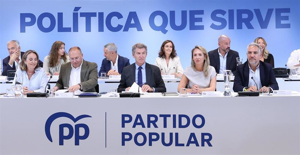 El presidente del Partido Popular, Alberto Núñez Feijóo, preside la reunión del Comité Ejecutivo Nacional del partido, a 28 de julio de 2025, en Madrid (España).