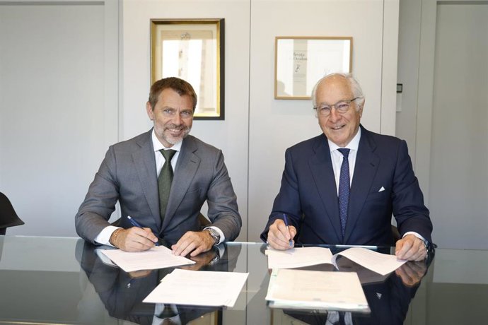 El consejero delegado de MoraBanc, Lluís Alsina, y el presidente de la entidad, Juan María Nin.