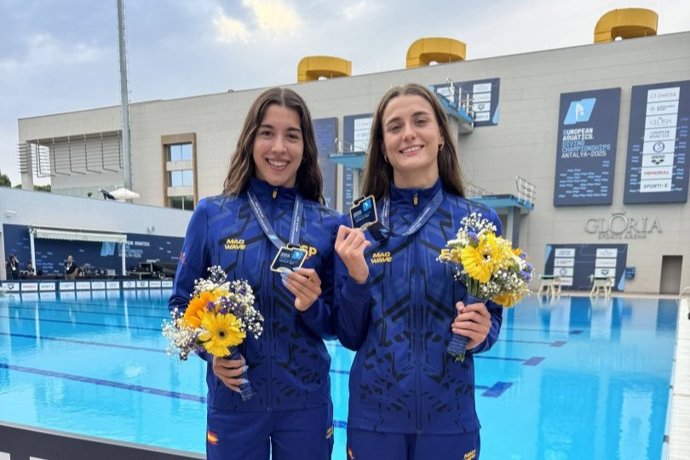 Archivo - Ana Carvajal y Valeria Antolino se cuelgan el oro en Plataforma Sincronizada 10 metros en el Europeo de saltos de Antalya