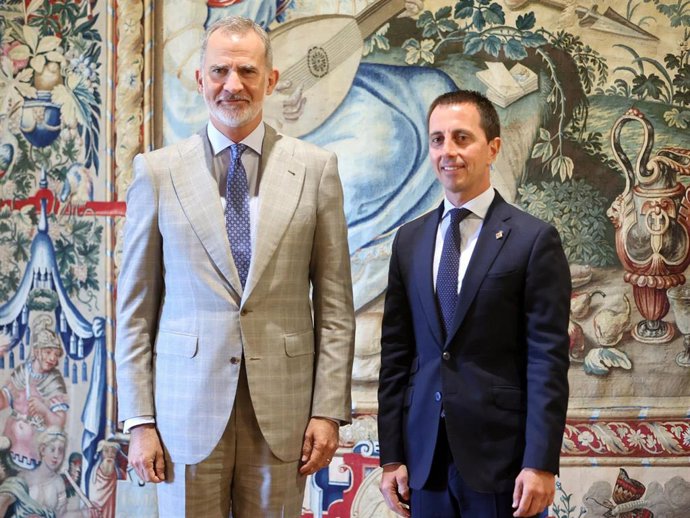 El Rey Felipe VI, recibe en audiencia al presidente del Consell de Mallorca, Llorenq Sabastià Galmés, en el Palacio de Marivent