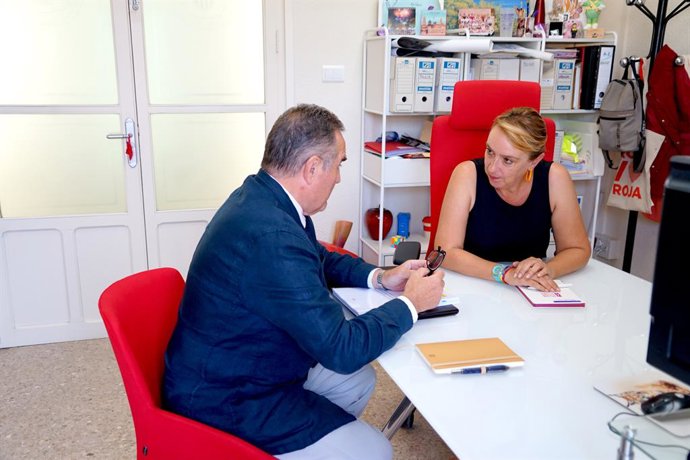 Reunió del vicepresident segon, Francisco José Gan Pampols, amb l'alcaldessa de Benetússer, Eva Sanz