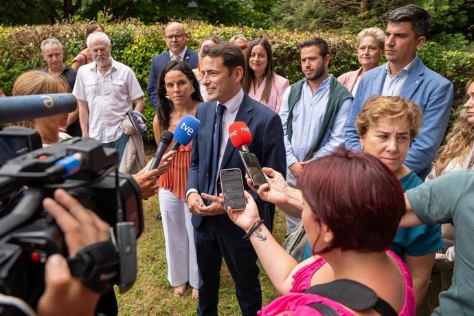 Casares en declaraciones a la prensa.