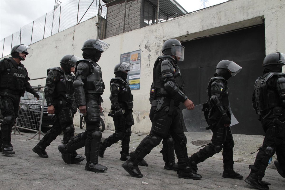 Mueren 17 personas y otras 11 resultan heridas en una masacre cometida en el oeste de Ecuador 
