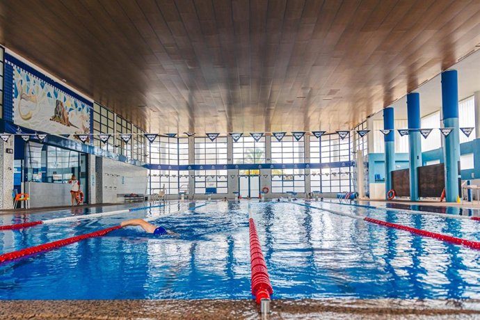 Archivo - Imagen de archivo de la piscina municipal de Calp (Alicante)