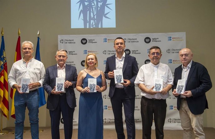 La Diputació presenta la Biblioteca de Filología Valenciana para que "la lengua no sea patrimonio de una élite"