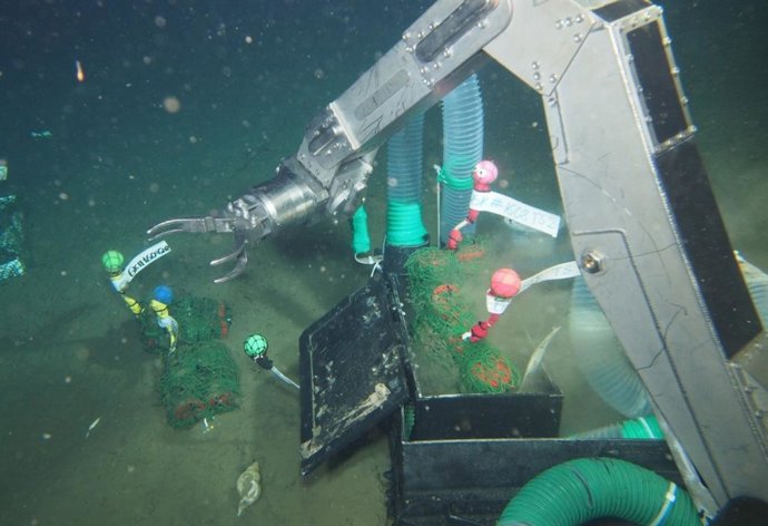 Las muestras de LAHB desplegadas en aguas profundas utilizando un robot submarino