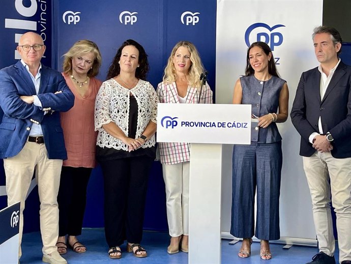 El grupo de parlamentarios andalucez del PP por la provincia de Cádiz.