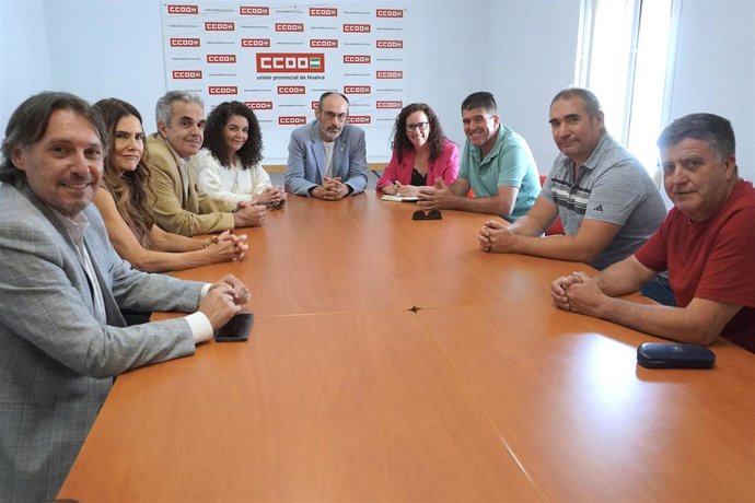Archivo - Reunión entre representantes de la Universidad de Huelva y CCOO.