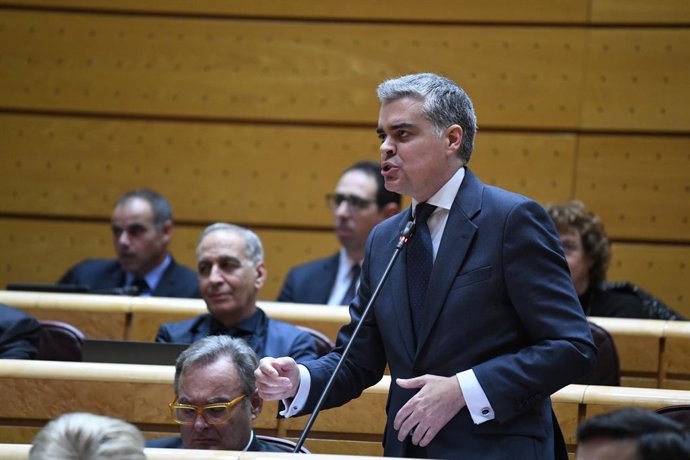 Archivo - El delegado de la Junta de Andalucía en Madrid, Vicente Azpitarte, interviene durante un pleno en el Senado, a 19 de diciembre de 2023, en Madrid (España). El Gobierno de coalición PSOE-Sumar se enfrentan a las preguntas del Senado en la sesión 