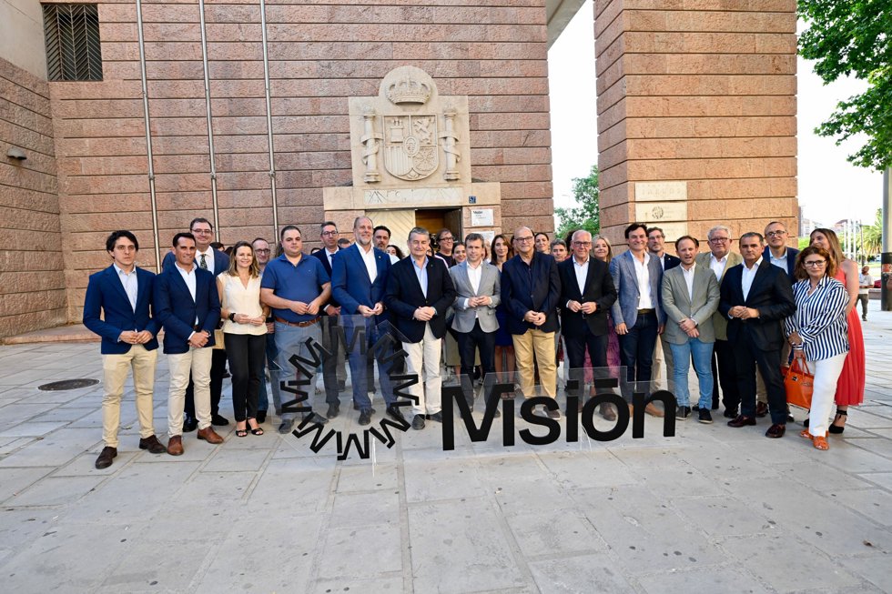 Visita institucional al centro de videojuegos de Jaén
