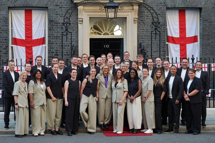 28 July 2025, United Kingdom, London: Members of the England women's football team pose for a photo in Downing Street, as they attend a reception at No 10, hosted by Deputy Prime Minister Angela Rayner, in celebration of England's victory over Spain in th