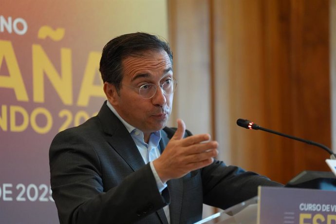 El ministro de Asuntos Exteriores, Unión Europea y Cooperación, José Manuel Albares, inaugura la tercera edición del seminario España en el mundo, en el Palacio de la Magdalena, a 13 de julio de 2025, en Santander, Cantabria (España). El curso está organi