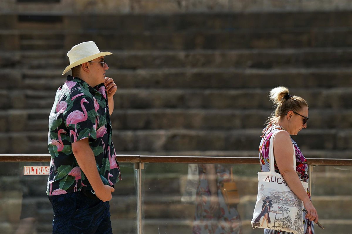 Las temperaturas máximas bajan hoy en la mitad del país, con descenso notable en la costa del Sol y zonas de interior
