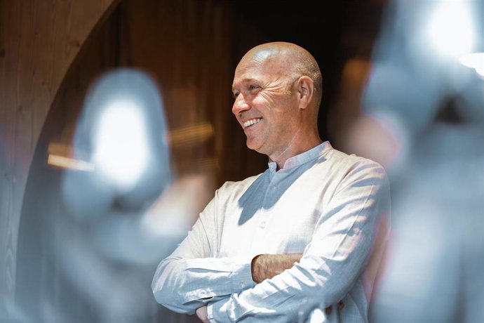 El CEO de Tissot, el directivo francés Sylvain Dolla, en un acto de la marca relojera durante el Tour de Francia de 2025, del que es cronometrador oficial.