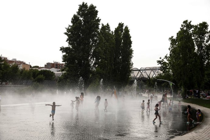 Greenpeace denuncia que más del 70% de las capitales de provincia españolas no tienen refugios climáticos.