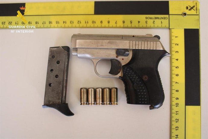 Imagen de una pistola intervenida al clan