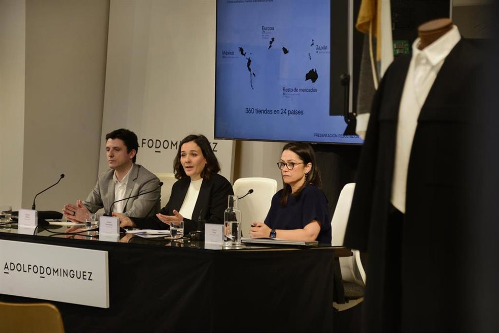 Archivo - El CEO de la empresa, Antonio Puente, y la presidenta ejecutiva de la compañía, Adriana Domínguez,  en la presentación de resultados de la compañia