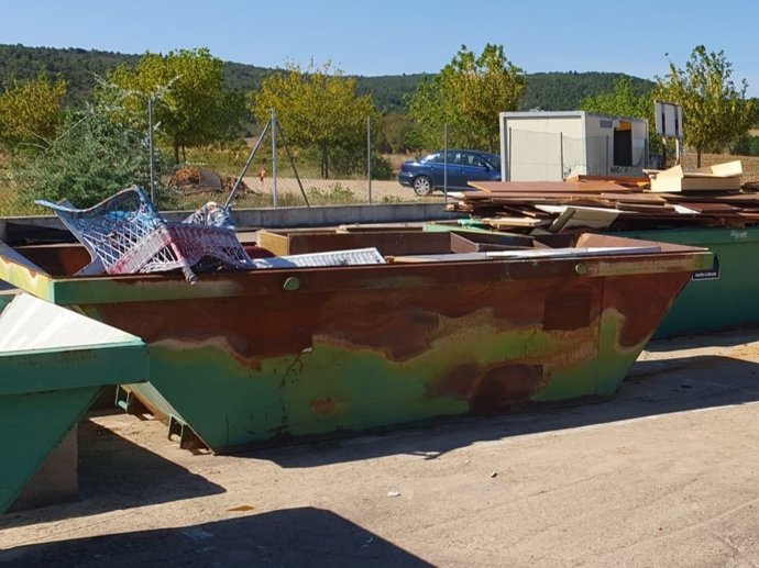 Archivo - Punto limpio.