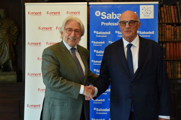El presidente de Banco Sabadell, Josep Oliu, y el presidente de Foment del Treball, Josep Sánchez Llibre.