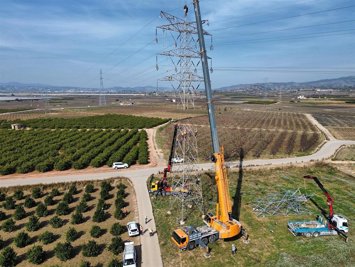 Archivo - Iberdrola avanza en el rediseño de la red afectada por la dana y renueva y limpia más de 150 centros de transformación