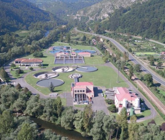 Cadasa invertirá 1,4 millones hasta julio de 2026 en la conservación de la red de saneamiento de la cuenca del río Nalón.