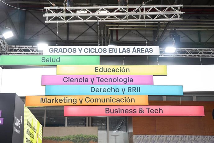 Archivo - Detalle de carteles durante el Salón internacional del estudiante y de la oferta educativa (AULA), en Feria de Madrid IFEMA, a 7 de marzo de 2024, en Madrid (España).