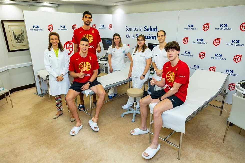 La selección española de baloncesto pasa el reconocimiento médico antes de iniciar la gira previa al Eurobasket de 2025.