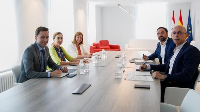 Un nuevo foro trabajará con ayuntamientos riojanos de forma transversal y coordinada en gestión de los cauces urbanos