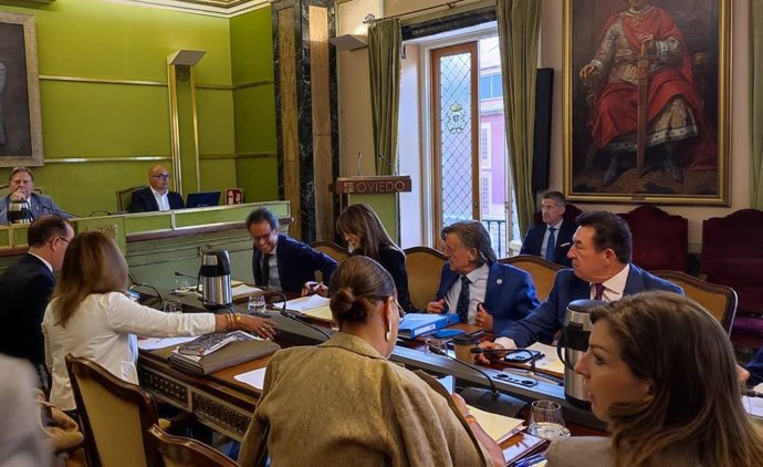 Concejales del PP en el pleno municipal de Oviedo.