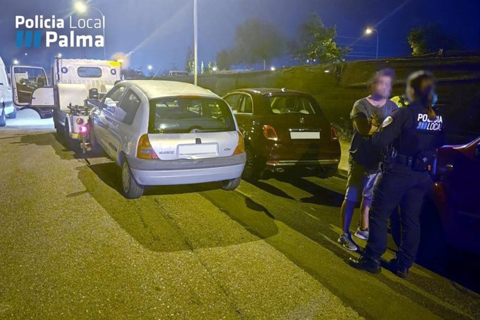 Vehículo retirado junto al hombre detenido por conducir ebrio.
