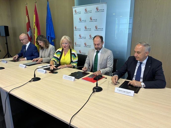 De izquierda a derecha: José Miguel García, Nuria González, Leticia García, Óscar Lorenzo y Antonio Largo, en la rueda de prensa de hoy.