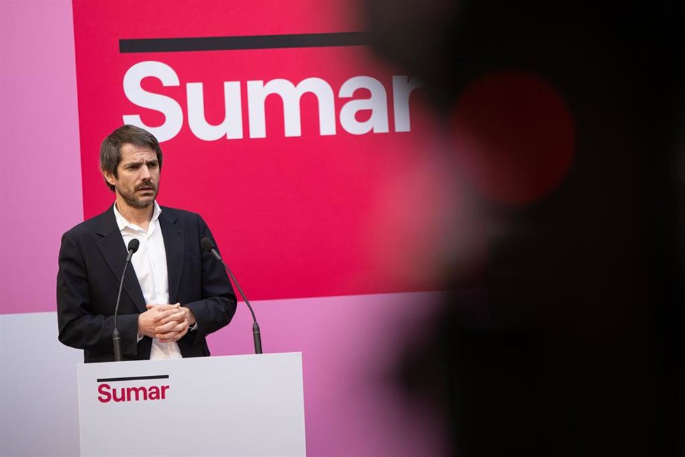Archivo - El ministro de Cultura, Ernest Urtasun, ofrece una rueda de prensa, en la sede de Sumar, a 8 de enero de 2024, en Barcelona, Catalunya (España). 