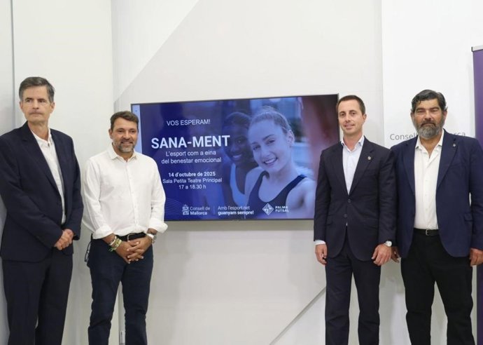 Las autoridades insulares en la presentación del ciclo divulgativo sobre deporte y salud mental organizado por el Consell