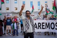 El dueño del restaurante de Vigo que expulsó a turistas israelíes declara ante el juez arropado por unas 200 personas